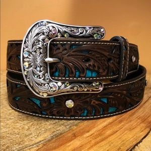 ARIAT- Women’s western Tooled overlay